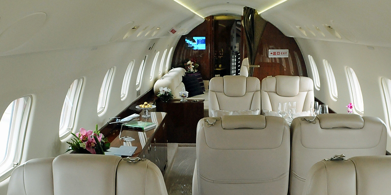 Embraer-ERJ135-interior-2