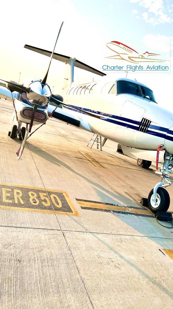 vt-upa-king-air-300-front-side